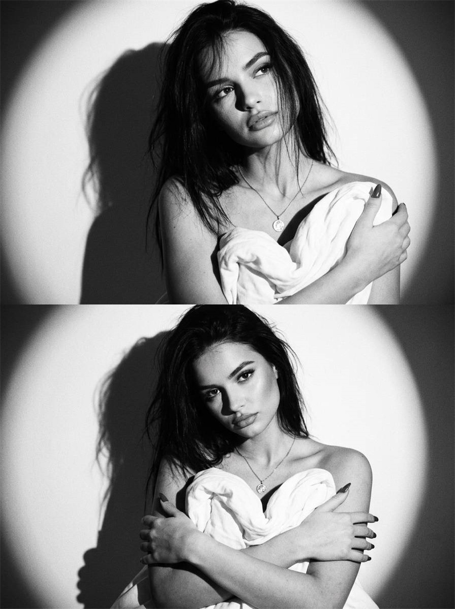 Black and white spotlight diptych effect